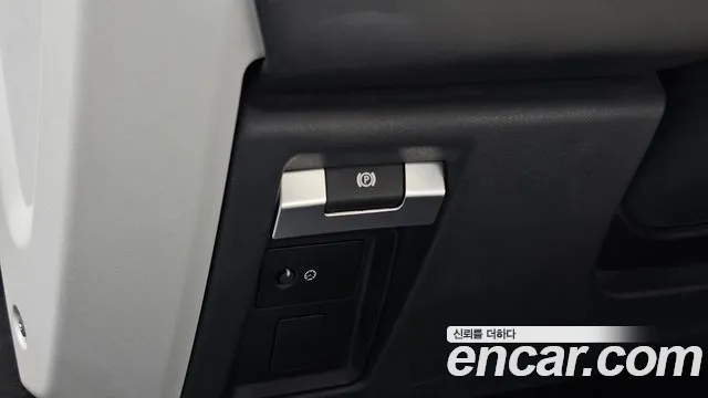 Land Rover Defender 2021 thumb 2