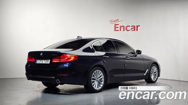 BMW 5 серии 2018 thumb 4