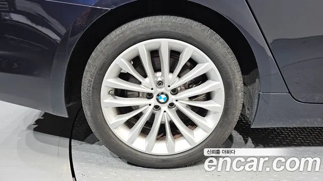 BMW 5 серии 2018 thumb 5