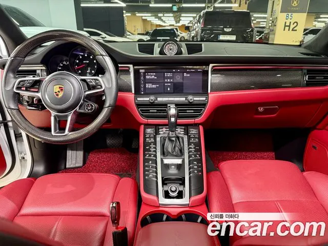 Porsche Macan 2020 thumb 3