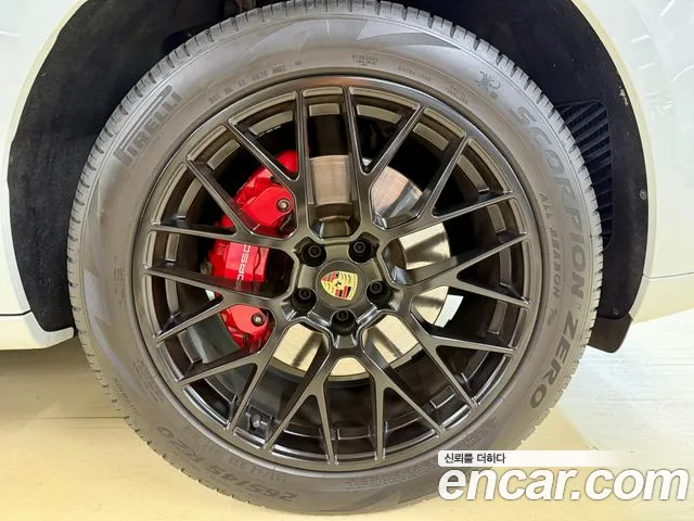 Porsche Macan 2020 thumb 10