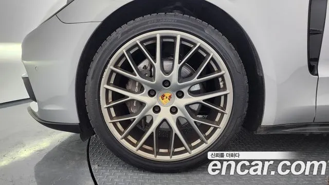 Porsche Panamera 2018 thumb 10