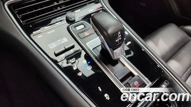 Porsche Panamera 2018 thumb 3