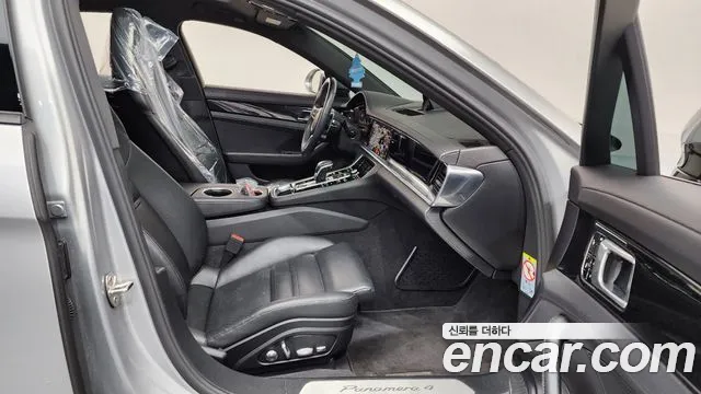 Porsche Panamera 2018 thumb 12