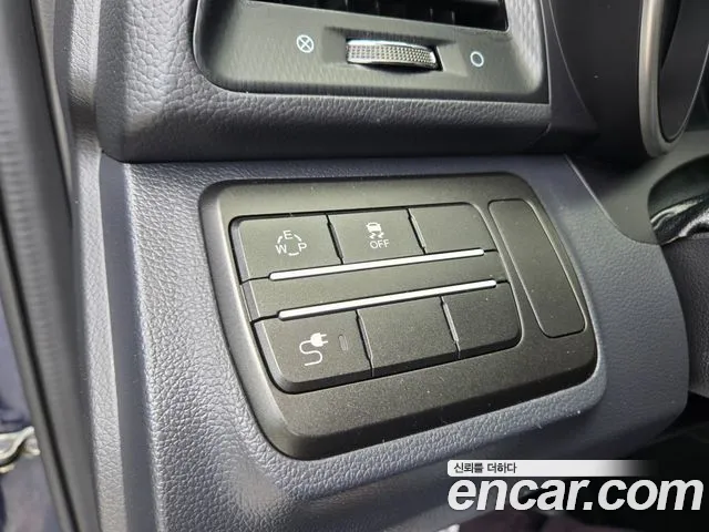 KGM Tivoli Air 2016 thumb 5