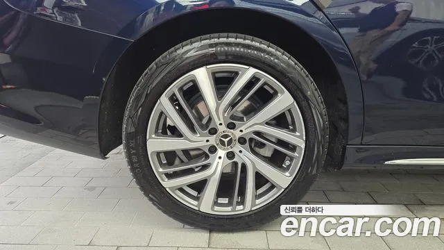 Mercedes-Benz E-Class 2024 thumb 6