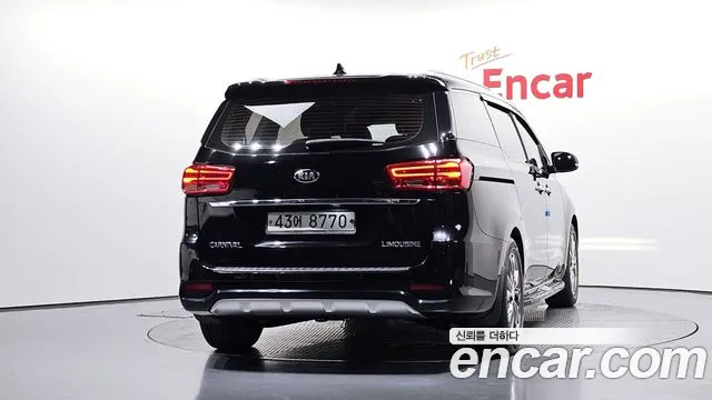 Kia Carnival 2018 thumb 2