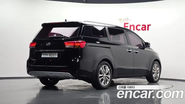 Kia Carnival 2015 thumb 12