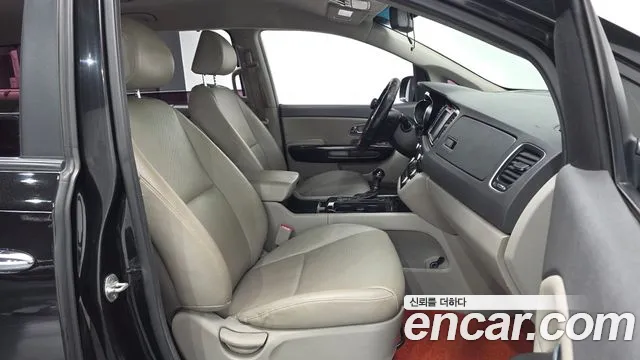 Kia Carnival 2015 thumb 8