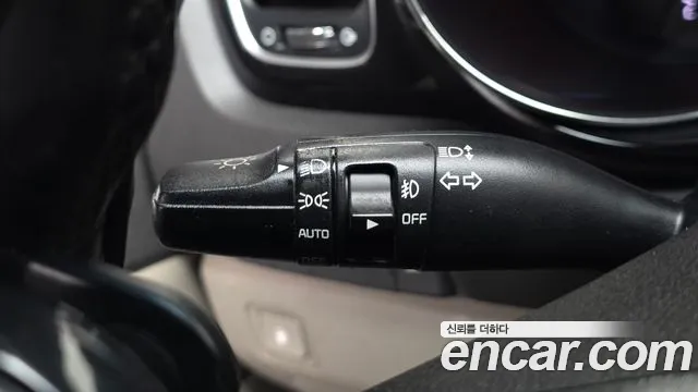 Kia Carnival 2015 thumb 11
