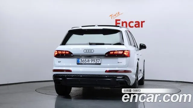 Audi Q7 2025 thumb 2