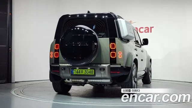 Land Rover Defender 2025 thumb 11