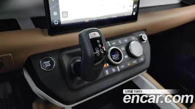 Land Rover Defender 2025 thumb 7