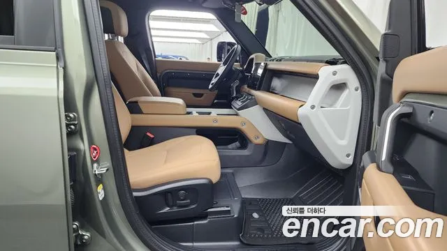 Land Rover Defender 2025 thumb 6