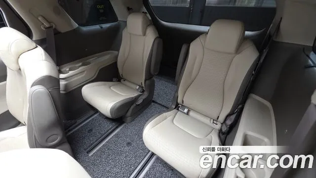 Kia Carnival 2022 thumb 5