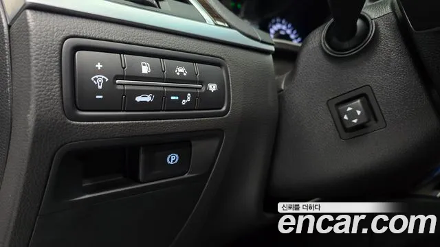 Genesis G80 2016 thumb 10
