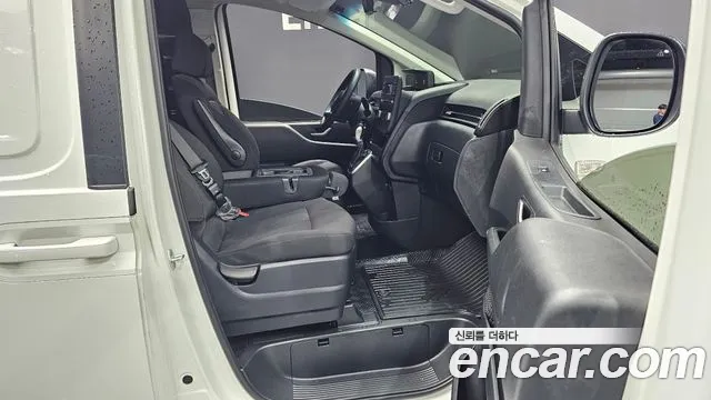 Hyundai Staria 2022 thumb 4