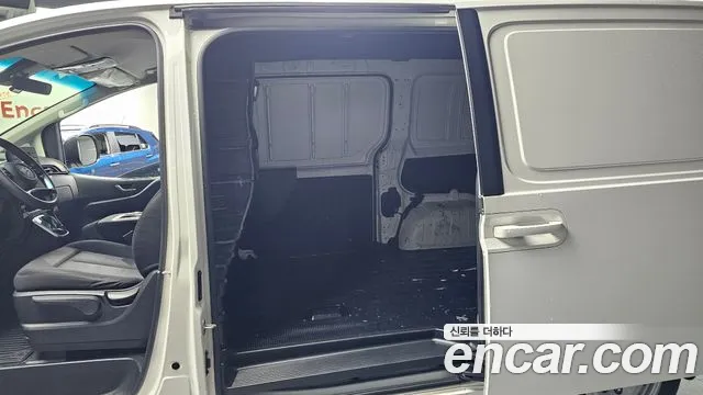 Hyundai Staria 2022 thumb 3