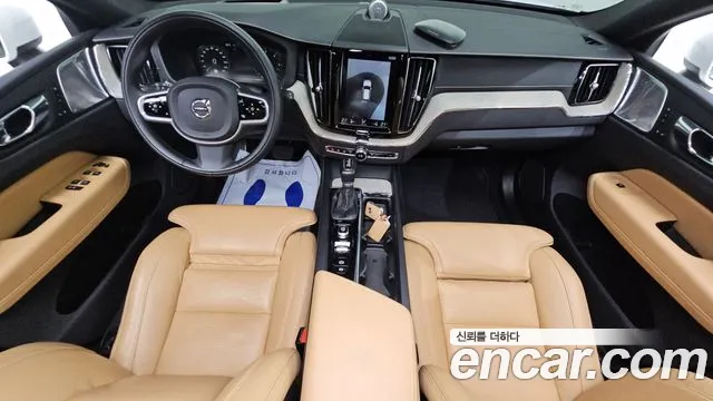 Volvo XC60 2019 thumb 2