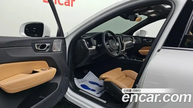Volvo XC60 2019 thumb 7