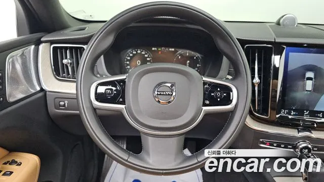 Volvo XC60 2019 thumb 10