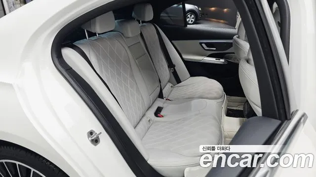 Mercedes-Benz E-Class 2025 thumb 5
