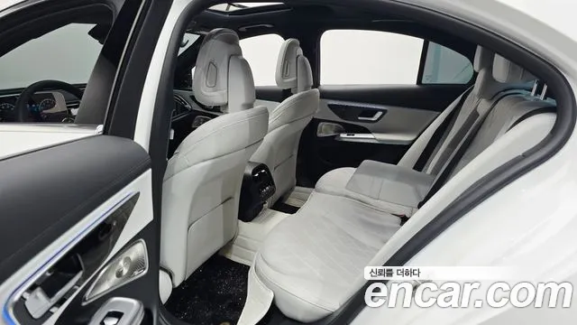 Mercedes-Benz E-Class 2025 thumb 4