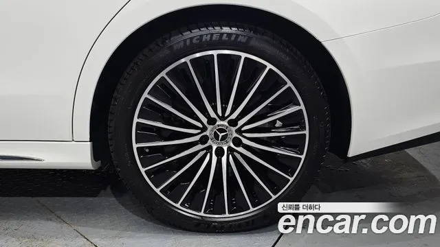 Mercedes-Benz E-Class 2025 thumb 3