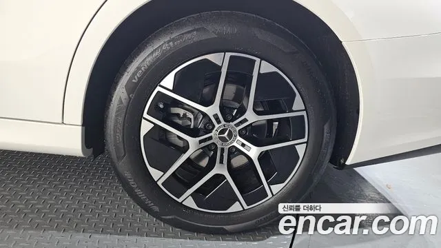 Mercedes-Benz E-Class 2026 thumb 4