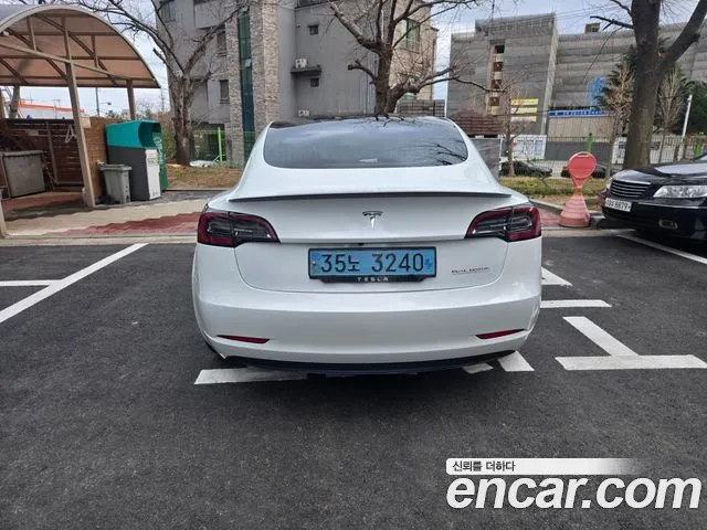 Tesla Model 3 2020 thumb 4