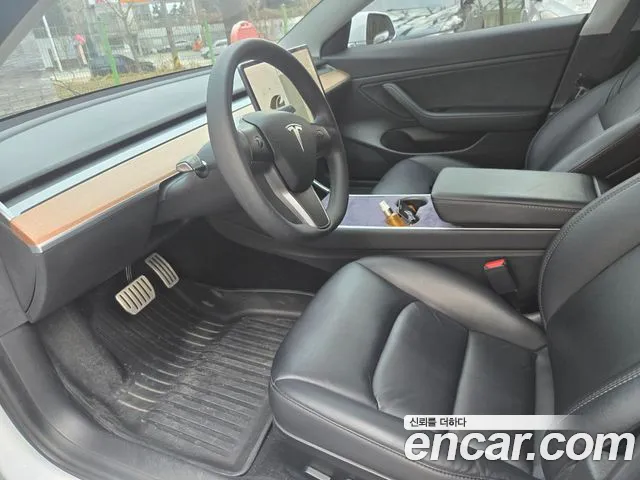 Tesla Model 3 2020 thumb 12