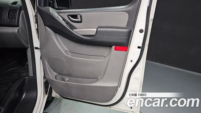 Hyundai Staria 2011 thumb 3