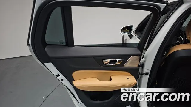 Volvo V60 Cross Country 2024 thumb 4