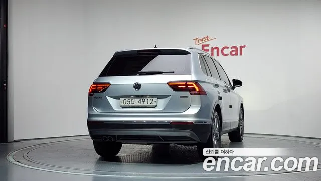 Volkswagen Tiguan 2018 thumb 2