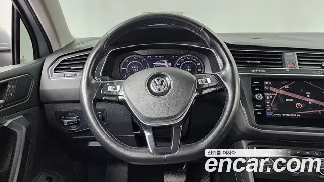 Volkswagen Tiguan 2018 thumb 3