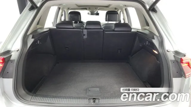 Volkswagen Tiguan 2018 thumb 8
