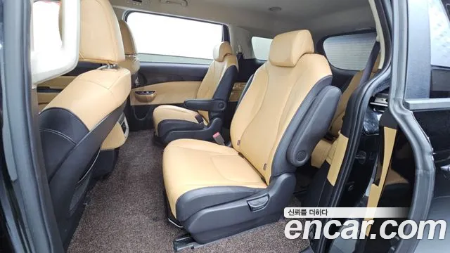 Kia Carnival 2021 thumb 5