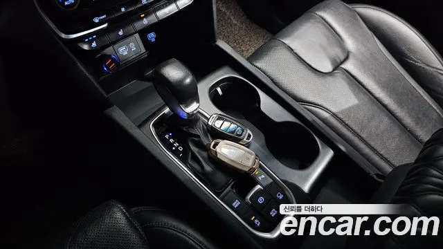 Hyundai Santa Fe 2018 thumb 4