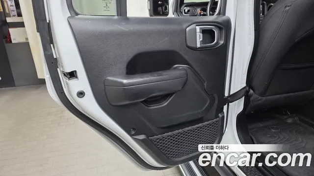 Jeep Wrangler 2020 thumb 2