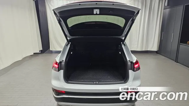 Audi Q4 e-tron 2023 thumb 2