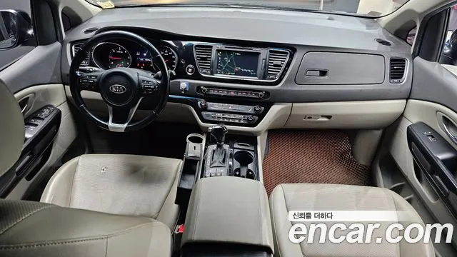 Kia Carnival 2015 thumb 9