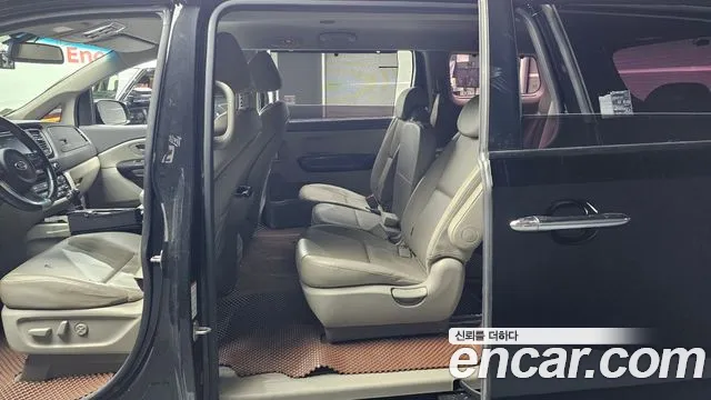 Kia Carnival 2015 thumb 4