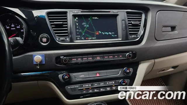 Kia Carnival 2015 thumb 6
