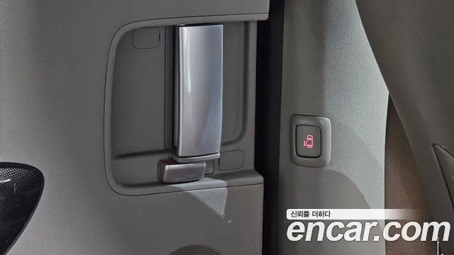 Kia Carnival 2015 thumb 8