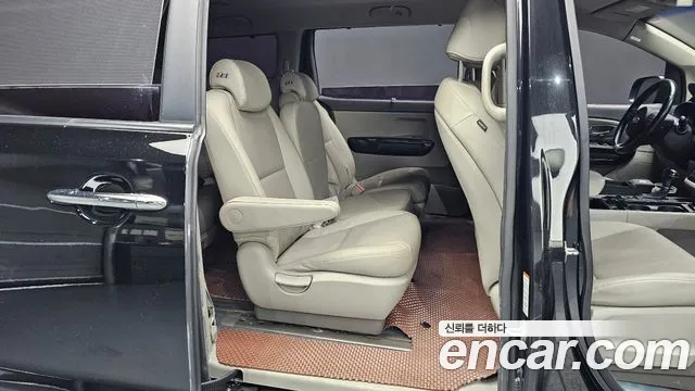 Kia Carnival 2015 thumb 3