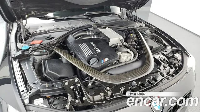 BMW M4 2016 thumb 2