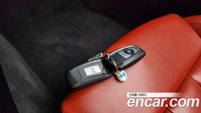 BMW M4 2016 thumb 12