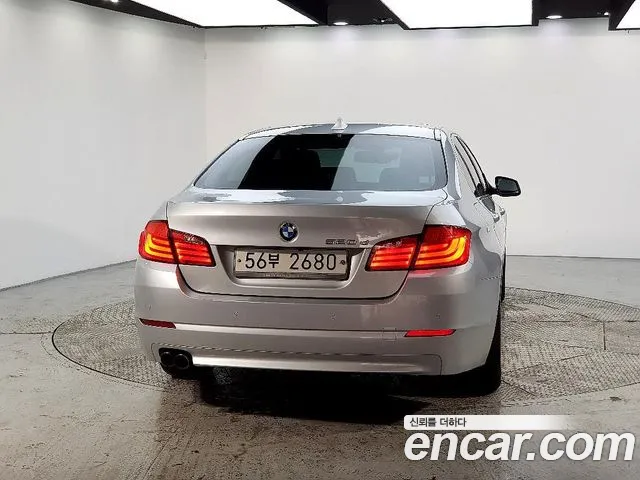 BMW 5 серии 2011 thumb 12