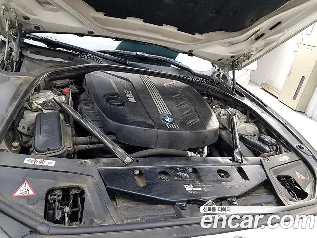 BMW 5 серии 2011 thumb 6