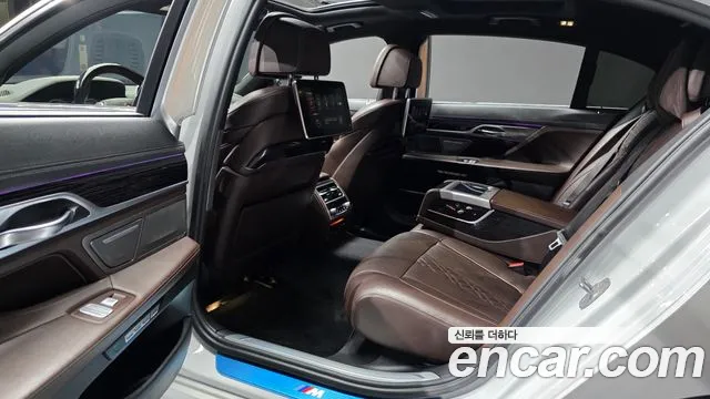 BMW 7 серии 2017 thumb 12